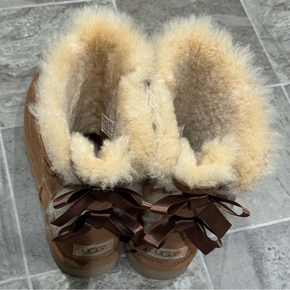 UGG Bailey Bow II Boots Size 7 Brown Chestnut Sheepskin - Picture 8 of 14